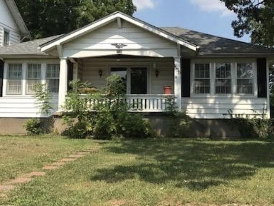 2nd image of 1130 N Clay Ave