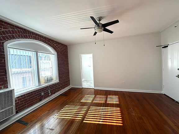 3rd image of 1237 N Edgemont St APT 305