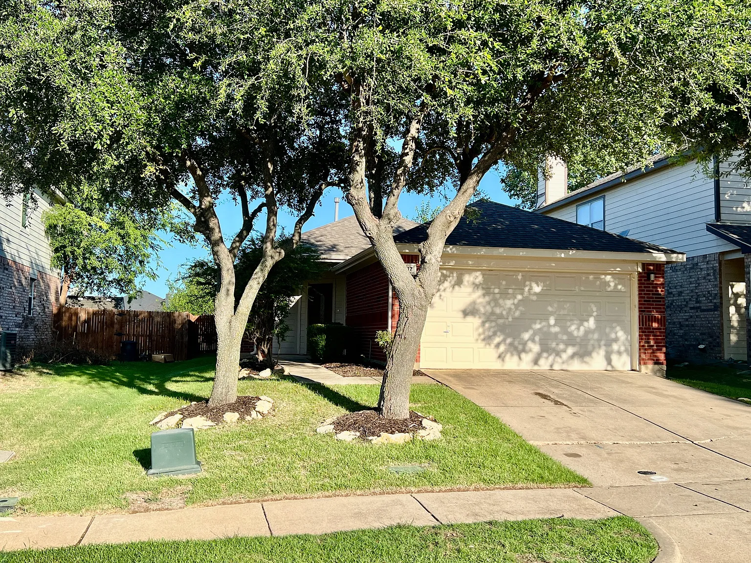3 bed, 1408 sqft, $1,950 — Photo 1