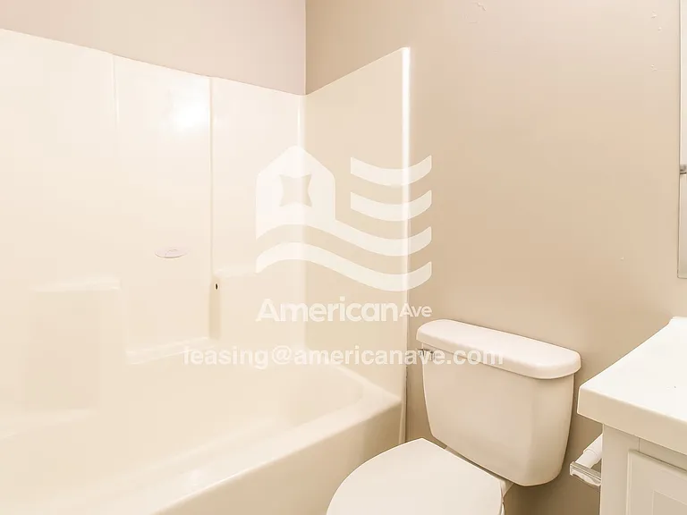 1395_013_bathroom_14.jpg