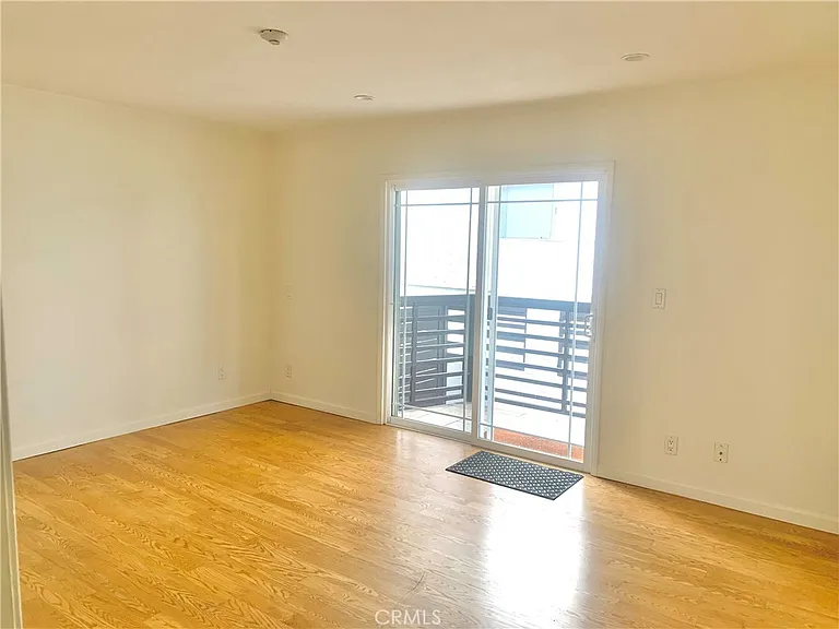 425 S Catalina Ave #4 — Photo 11