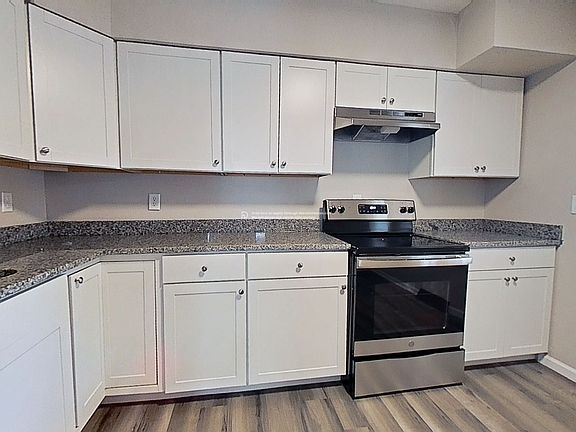 3rd image of 1106 W Virginia Ave