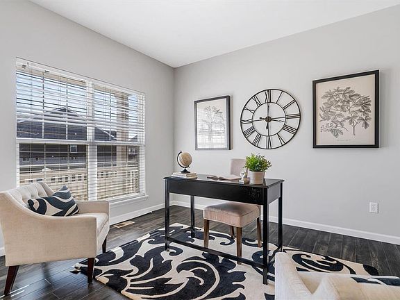 3rd image of 2060 Maryland Oaks Cir