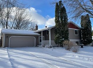 17055 Honeysuckle Ln, Eden Prairie, MN 55346