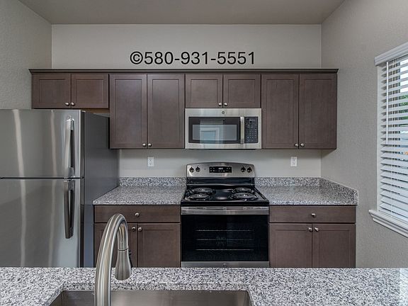 4th image of 1725 W Arkansas St