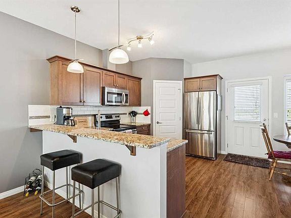 4th image of 1001 8th St E #4203