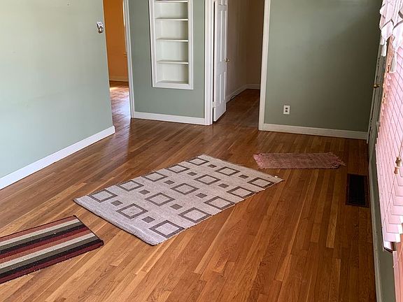 3rd image of 1736 Macarthur Dr