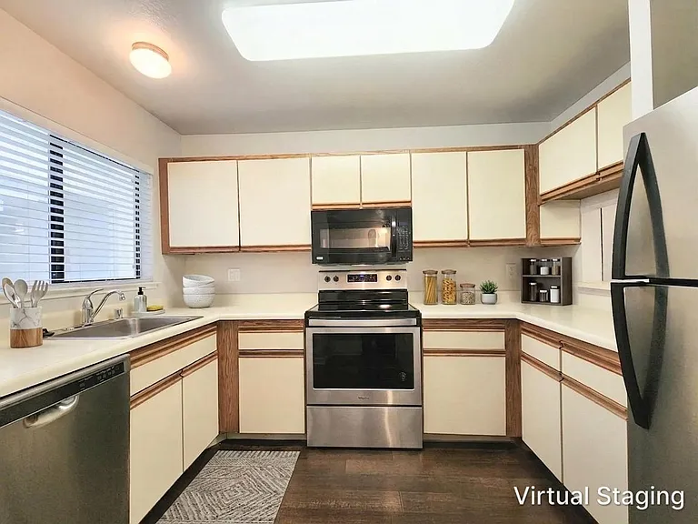 320 Peninsula Ave #213 — Photo 3