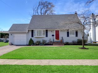 142 Pacific St, Massapequa Park, NY 11762