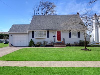 142 Pacific Street, Massapequa Park, NY, 11762