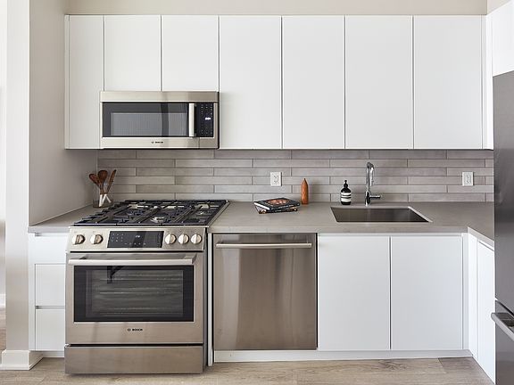 5th image of 160 Front St #533