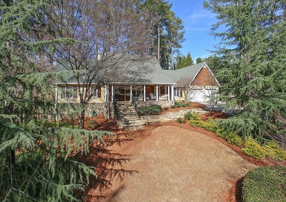 1st image of 103 Lakeshore Dr NE