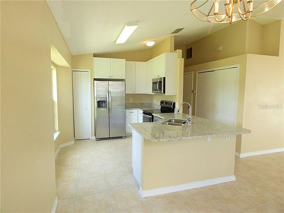 3rd image of 298 San Gabriel St