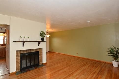 3rd image of 1368 Forest Hill Ave