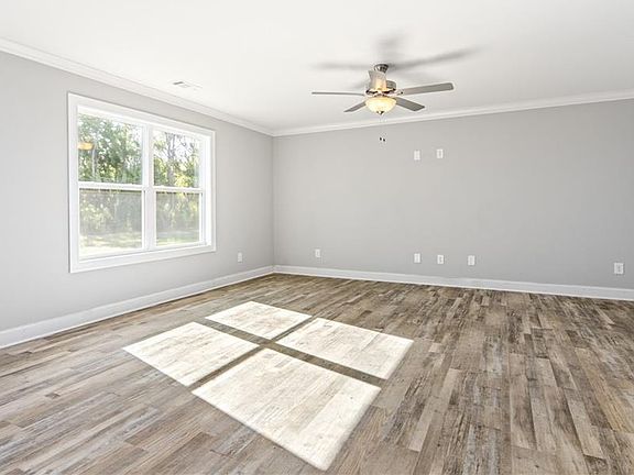 5th image of 552 Lee Rd #192