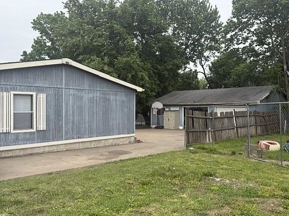 2nd image of 1509 W Ash Ave