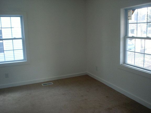 3rd image of 2154 Sadler Ave