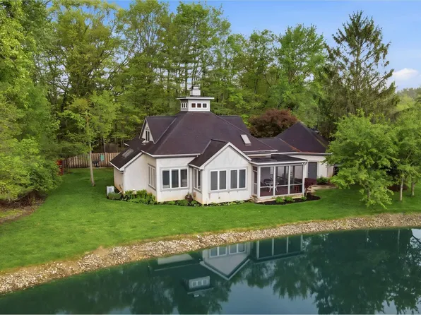 52 Beech Ridge Dr, Powell, OH 43065