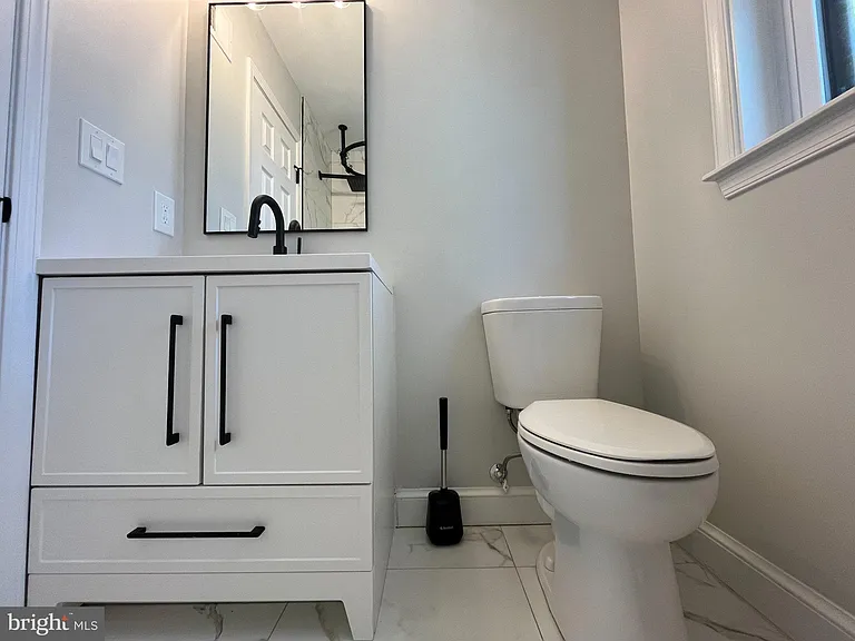 327 Whittier St NW #A — Photo 47