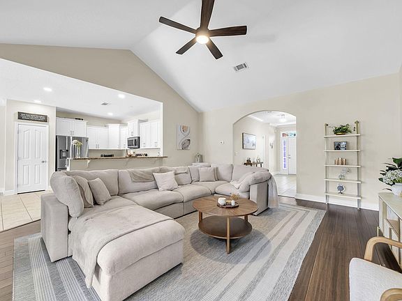 2nd image of 163 Camellia Ct