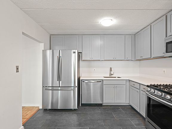 4th image of 11 Gates Ave APT 11B