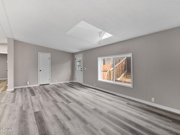 4th image of 4987 Newport Ct