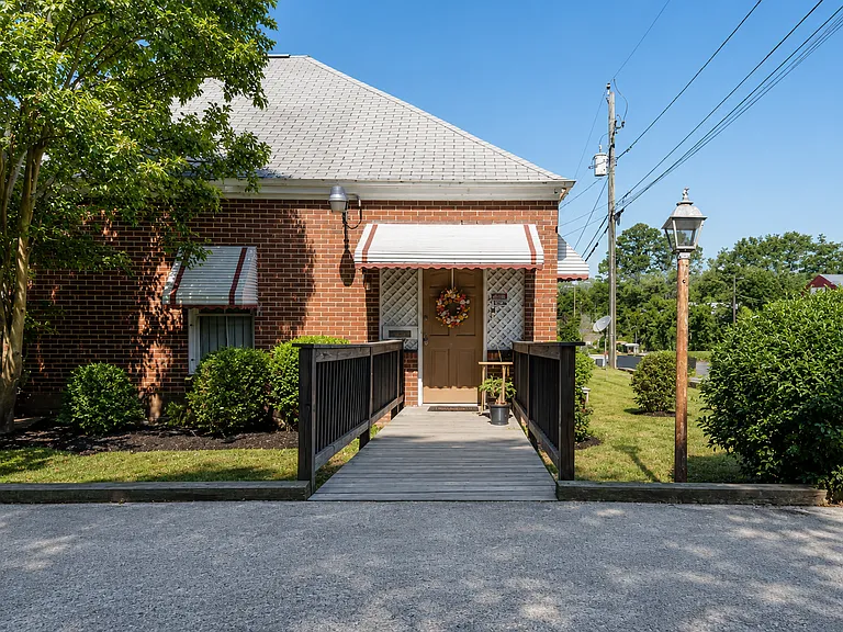 738 Liberty St #738 — Photo 12