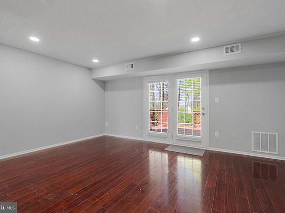 2nd image of 22303 Mayfield Sq