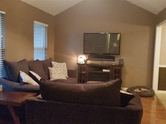 5th image of 121 Sydney Brooke Ln