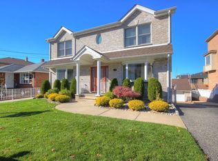 319 10th St, Palisades Park, NJ 07650