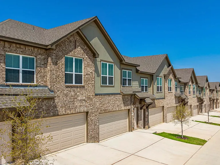 Stone Lake Townhomes — Photo 3