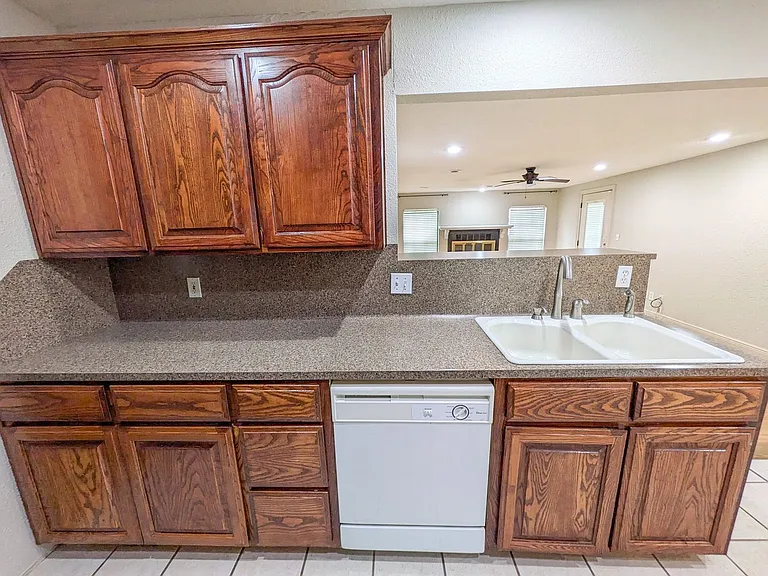 5031 Simpson Ave — Photo 7