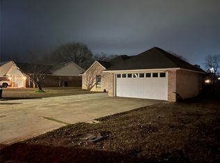 12 Lacey St, Hooks, TX 75561