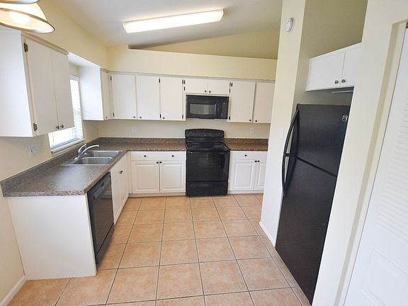 3rd image of 11124 Windpoint Dr