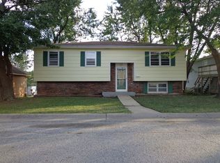 603 E Ottawa St, Paola, KS 66071