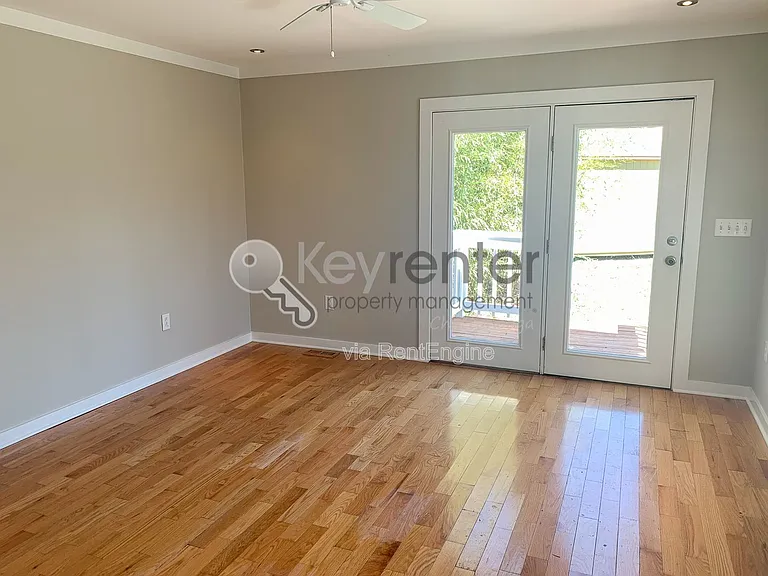 115 N Larchmont Ave #B — Photo 8