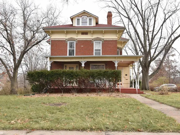 605 N 3rd St, Fairfield, IA 52556