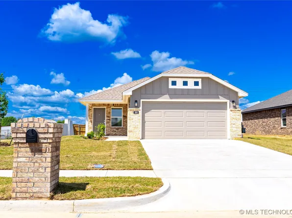 306 S 26th St, Collinsville, OK 74021
