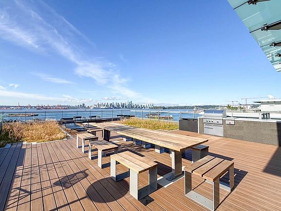 2nd image of 777 Harbourside Dr
