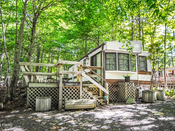 54 Carnival Ct, Gouldsboro, PA 18424