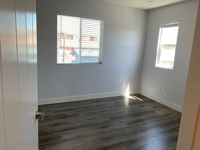 236-238 1/2 N. Dillon Street — Photo 11