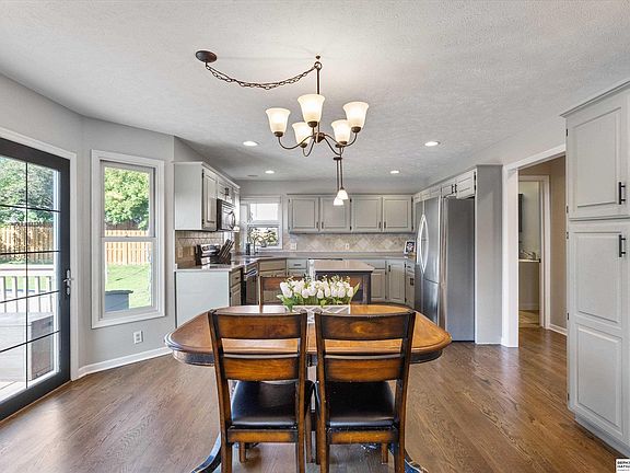 5th image of 309 Fox Creek Ln
