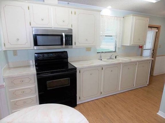 2nd image of 1733 Western Redwood Ave