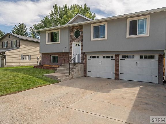 3rd image of 810 Coachman Dr