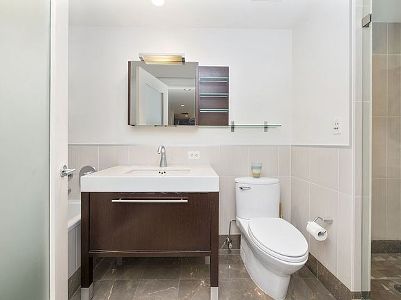 3rd image of 225 E 34th St APT 9K