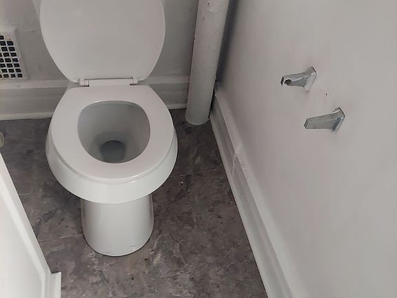 5th image of 142 Bath St #2