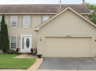 1939 Wheatfield Dr, Romeoville, IL 60446