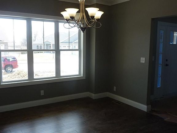 4th image of 1641 Mackenzie St