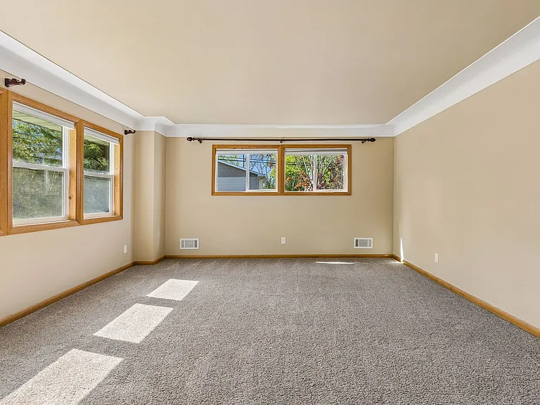 1099 Felix St — Photo 11