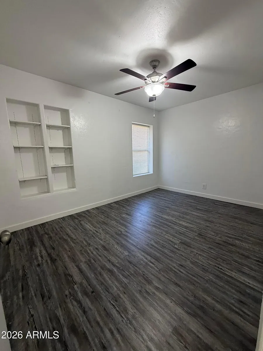 Building Photo - 706 W Taylor St #5